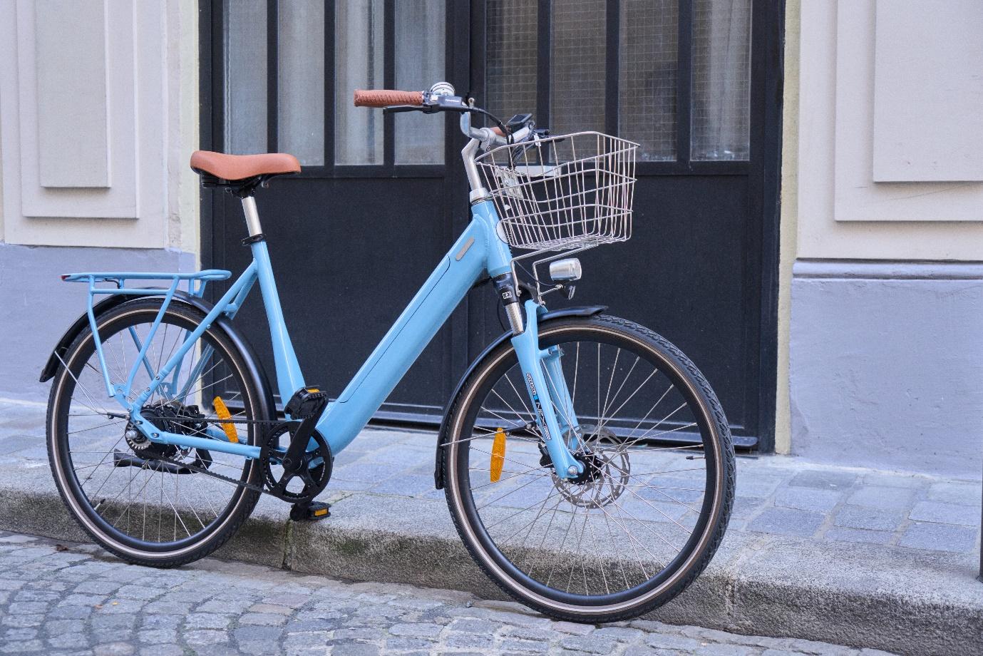 Un vélo électrique bleu Folio de Brumaire